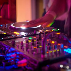 img-serv-dj img-serv-dj